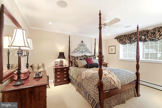 304 CHESAPEAKE DR, Great Falls, VA 22066