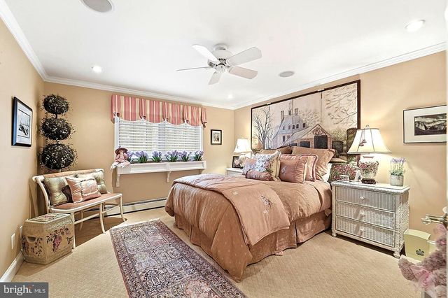 304 CHESAPEAKE DR, Great Falls, VA 22066