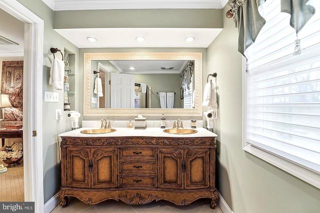304 CHESAPEAKE DR, Great Falls, VA 22066