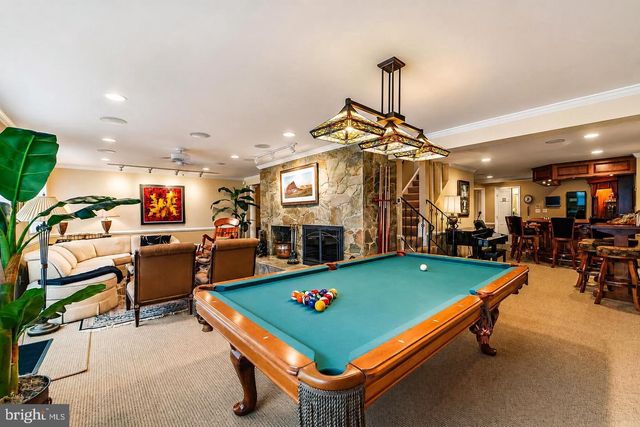304 CHESAPEAKE DR, Great Falls, VA 22066