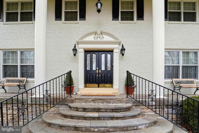 304 CHESAPEAKE DR, Great Falls, VA 22066