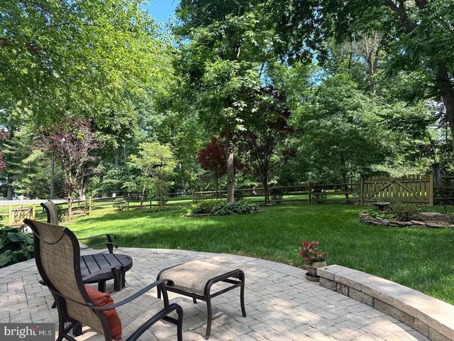 304 CHESAPEAKE DR, Great Falls, VA 22066