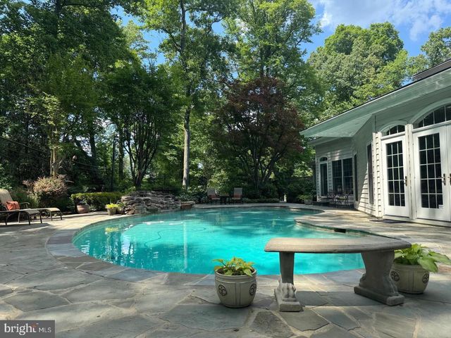 304 CHESAPEAKE DR, Great Falls, VA 22066