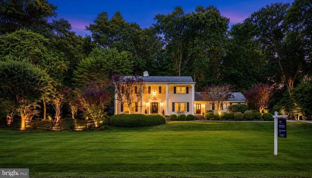 304 CHESAPEAKE DR, Great Falls, VA 22066