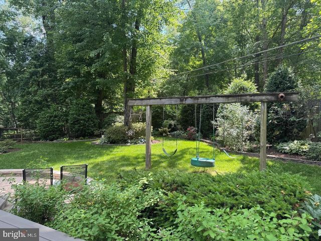 304 CHESAPEAKE DR, Great Falls, VA 22066