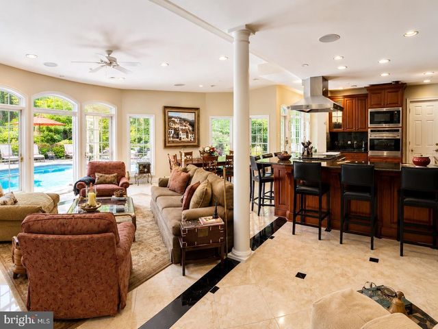 304 CHESAPEAKE DR, Great Falls, VA 22066