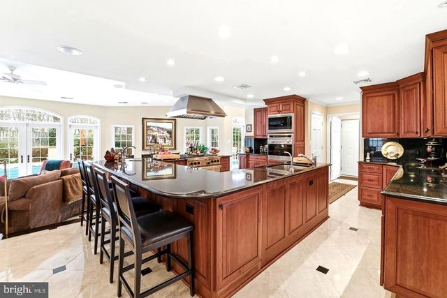304 CHESAPEAKE DR, Great Falls, VA 22066