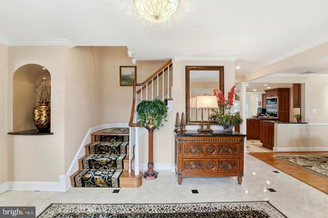 304 CHESAPEAKE DR, Great Falls, VA 22066