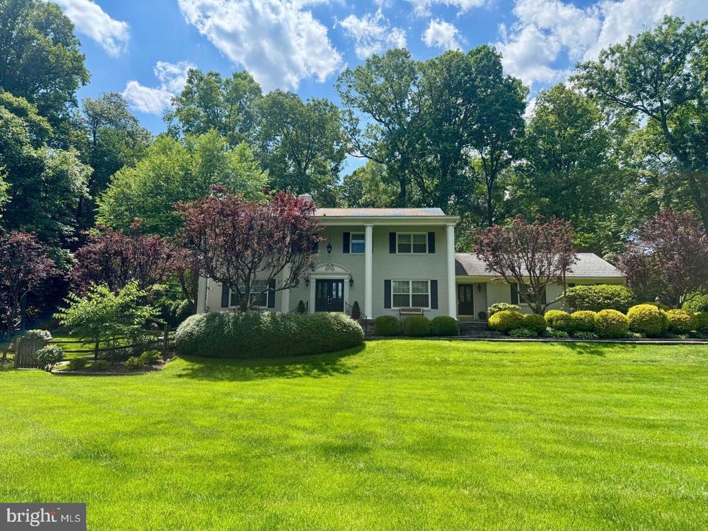 304 CHESAPEAKE DR, Great Falls, VA 22066