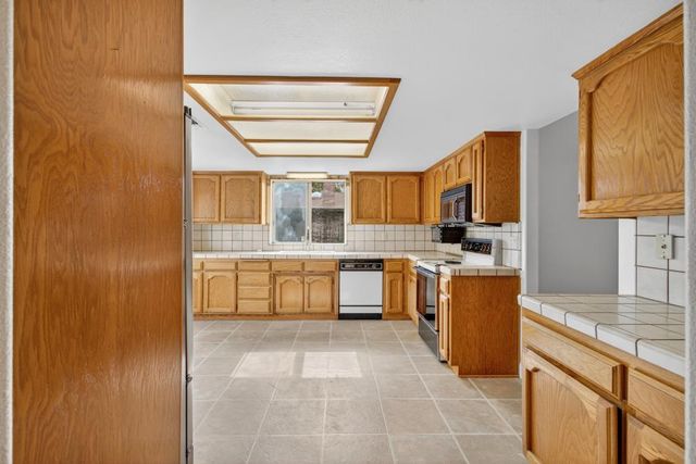 1628 Buena Vista Dr, Yuba City, CA 95993