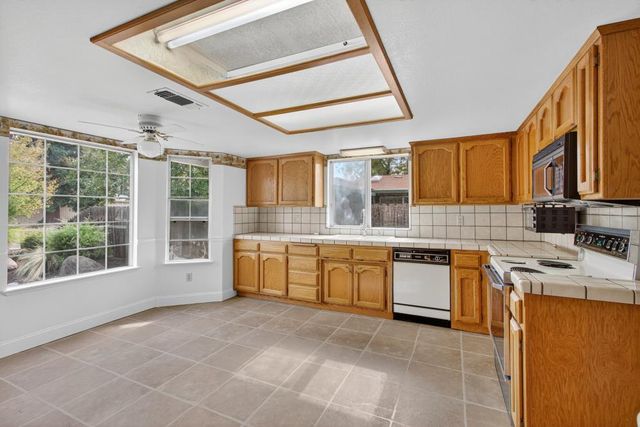 1628 Buena Vista Dr, Yuba City, CA 95993