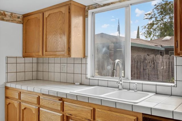 1628 Buena Vista Dr, Yuba City, CA 95993