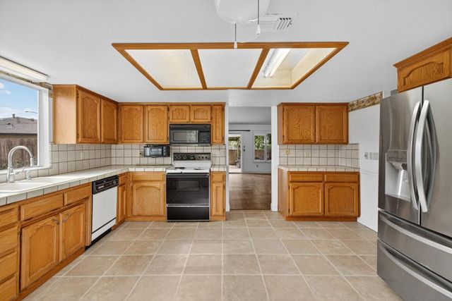 1628 Buena Vista Dr, Yuba City, CA 95993