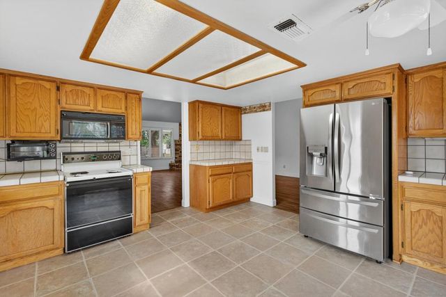 1628 Buena Vista Dr, Yuba City, CA 95993