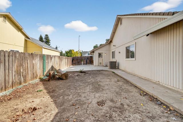 1628 Buena Vista Dr, Yuba City, CA 95993