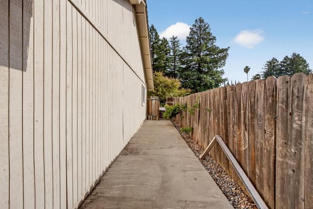 1628 Buena Vista Dr, Yuba City, CA 95993