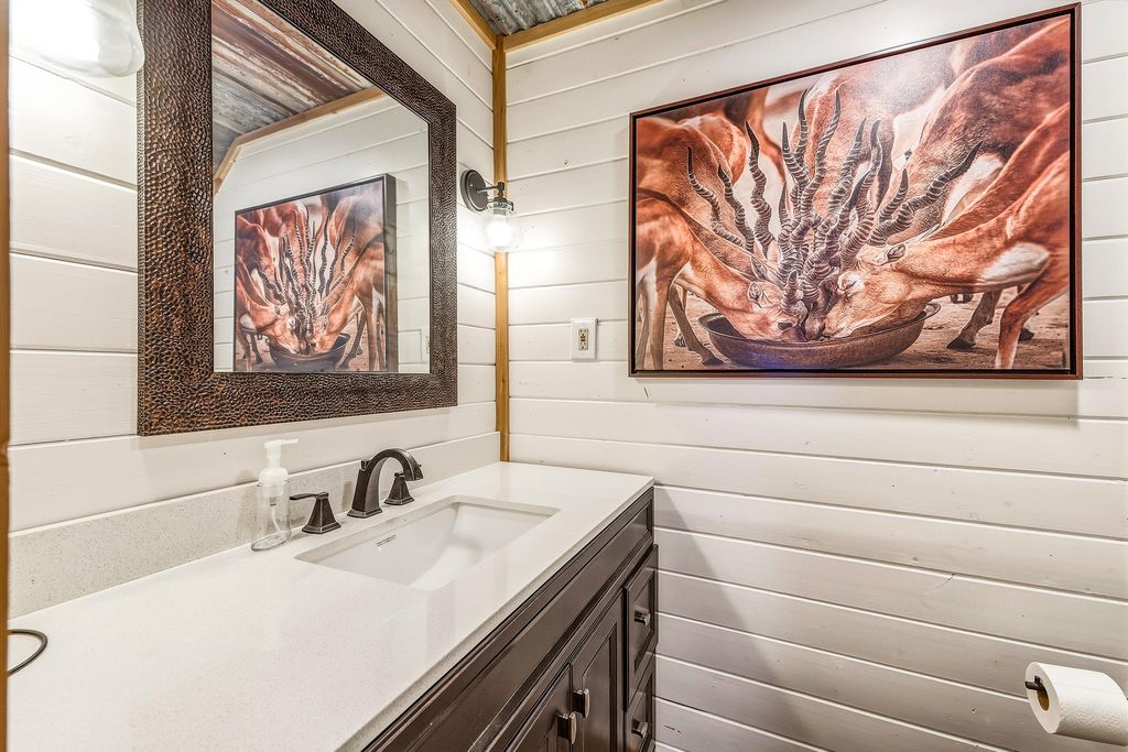 Image 12 of property listing at 1330 Private Rd 3337, Sonora, TX 76950