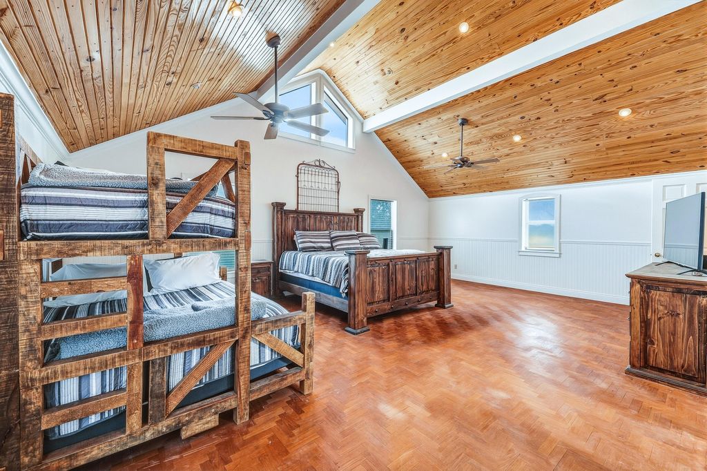 Image 13 of property listing at 1330 Private Rd 3337, Sonora, TX 76950