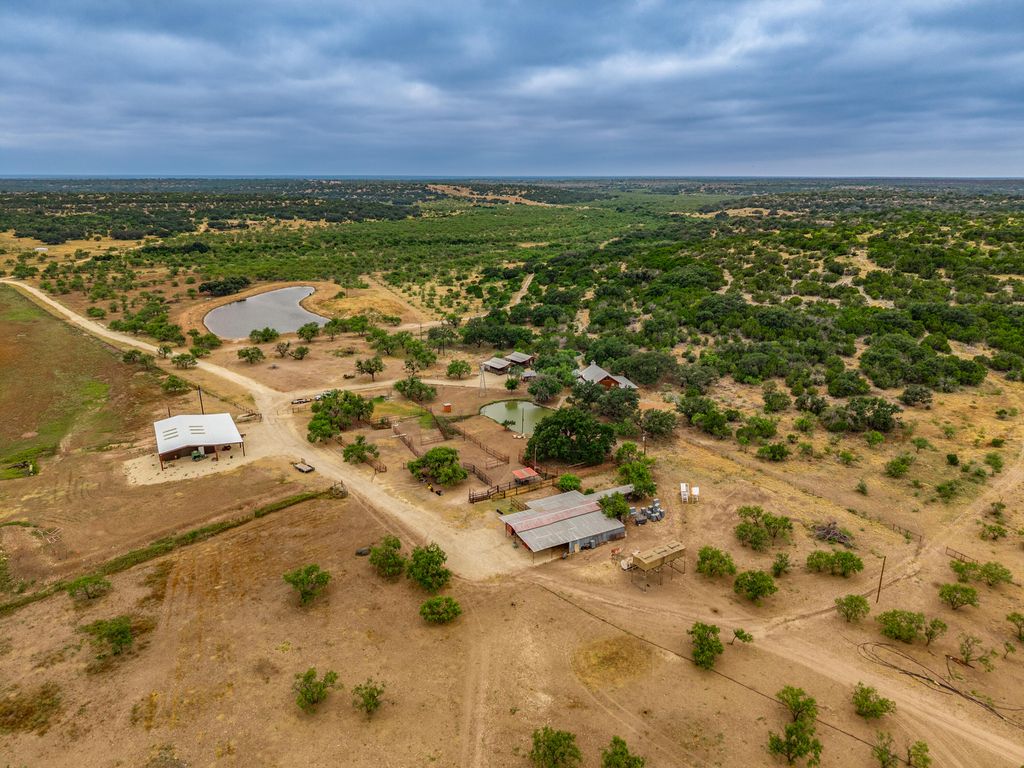 Image 2 of property listing at 1330 Private Rd 3337, Sonora, TX 76950