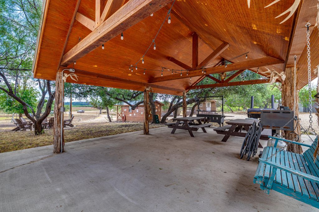 Image 21 of property listing at 1330 Private Rd 3337, Sonora, TX 76950