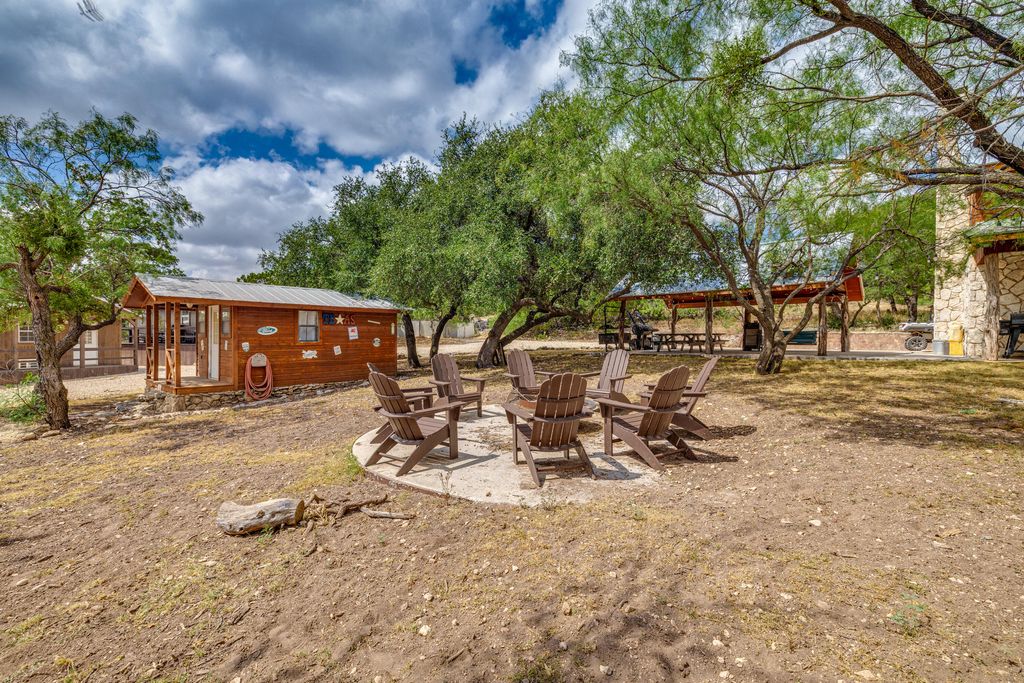 Image 22 of property listing at 1330 Private Rd 3337, Sonora, TX 76950