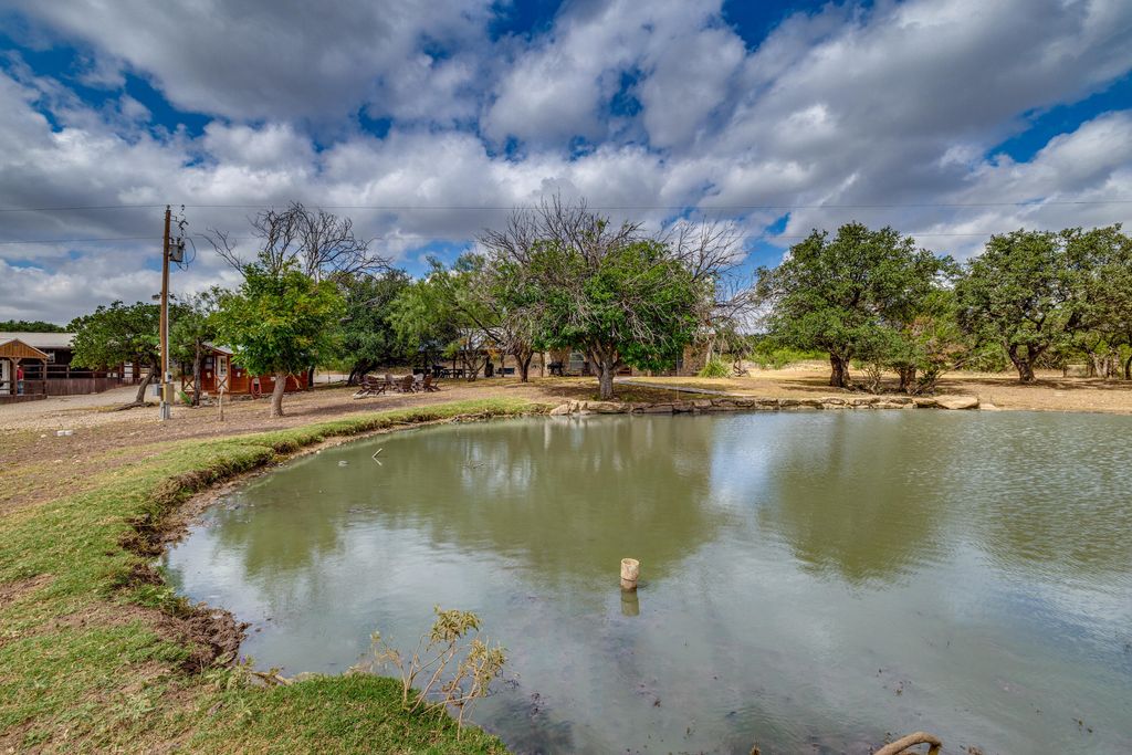 Image 23 of property listing at 1330 Private Rd 3337, Sonora, TX 76950