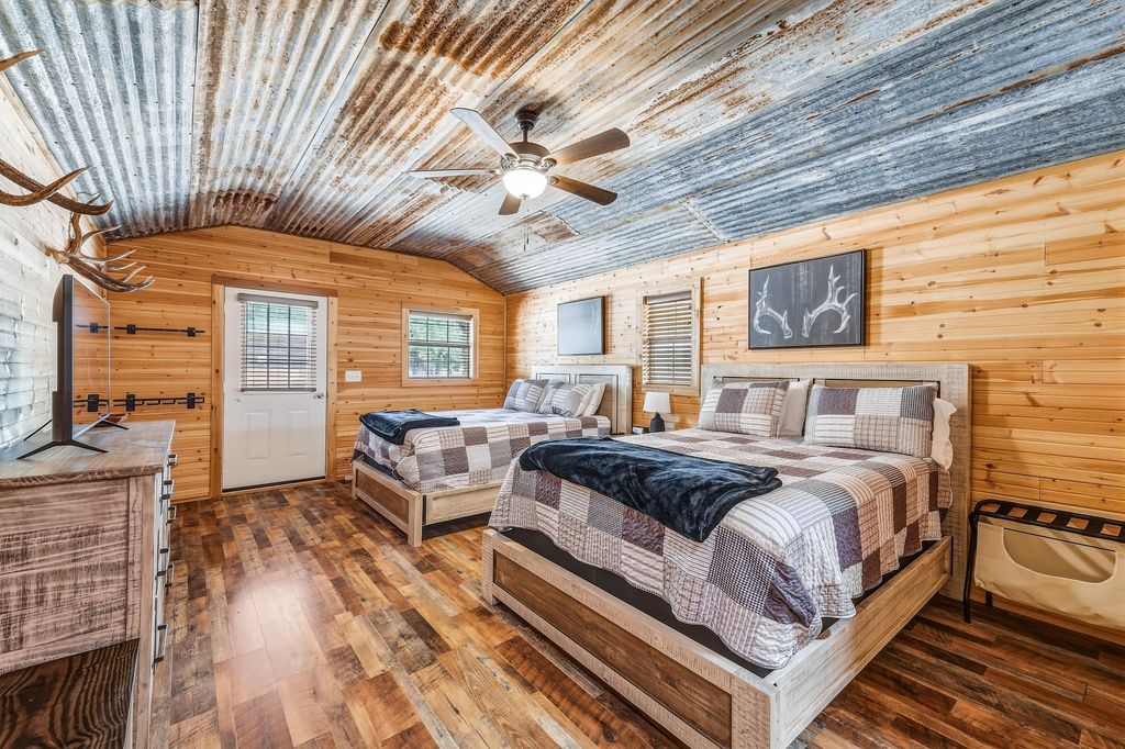 Image 30 of property listing at 1330 Private Rd 3337, Sonora, TX 76950