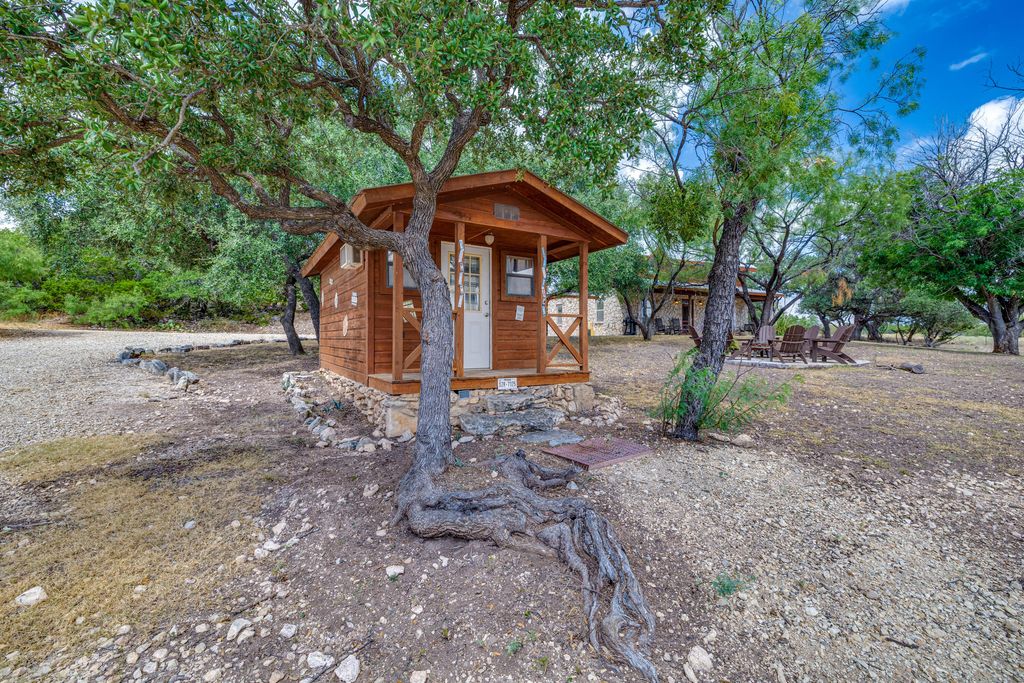 Image 32 of property listing at 1330 Private Rd 3337, Sonora, TX 76950