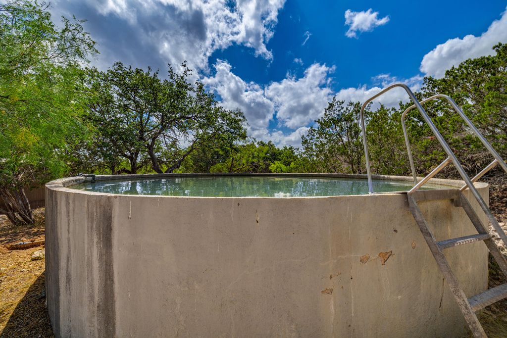 Image 36 of property listing at 1330 Private Rd 3337, Sonora, TX 76950