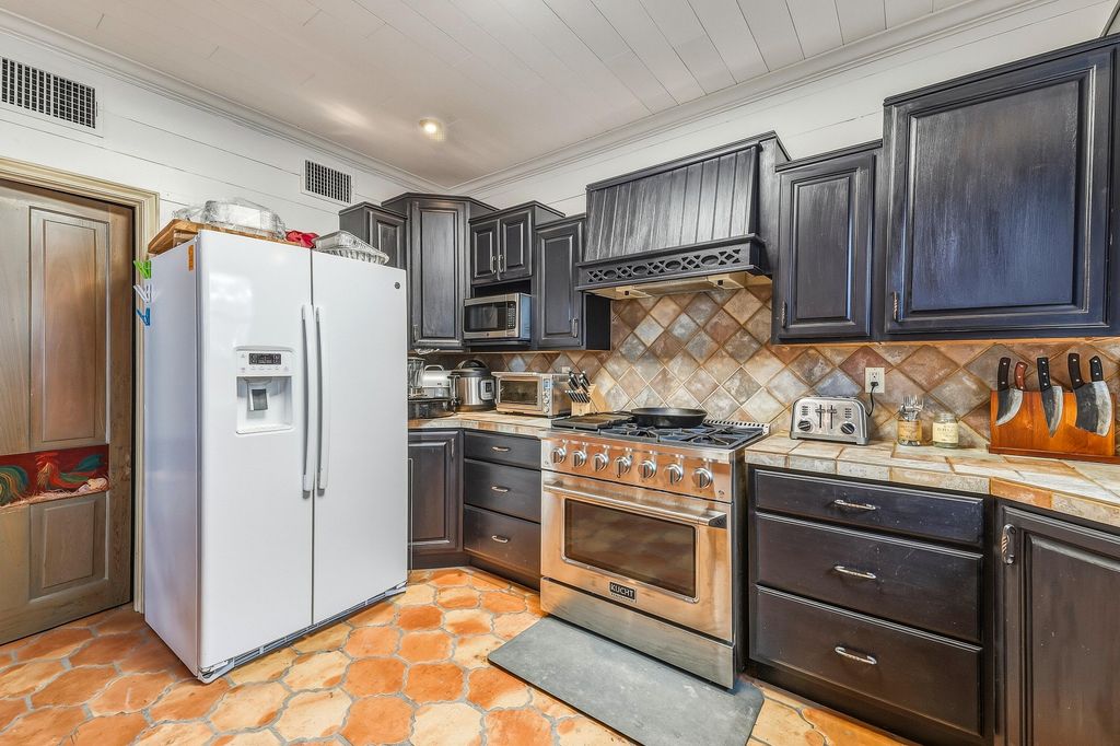 Image 8 of property listing at 1330 Private Rd 3337, Sonora, TX 76950