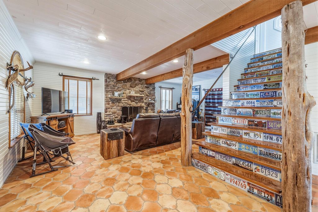 Image 9 of property listing at 1330 Private Rd 3337, Sonora, TX 76950
