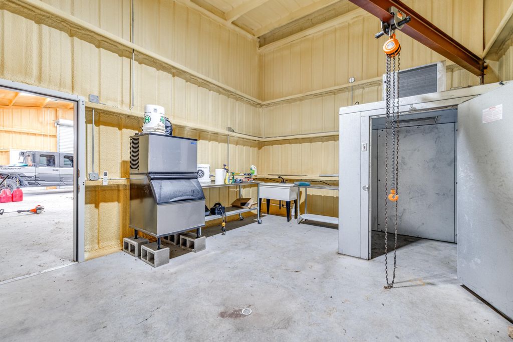 Image 91 of property listing at 1330 Private Rd 3337, Sonora, TX 76950