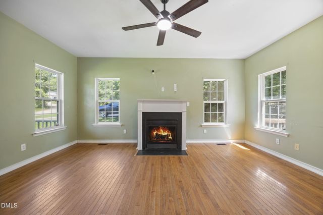 20 Greenleaf Court, Louisburg, NC 27549