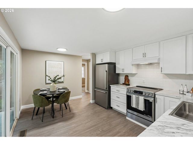 915 Se 205TH Dr, Gresham, OR 97030