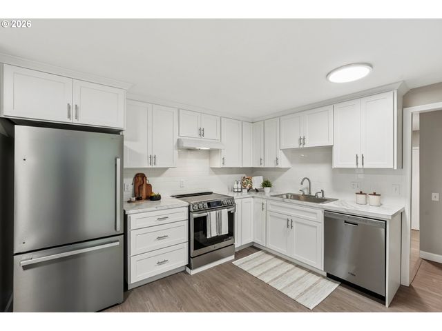 915 Se 205TH Dr, Gresham, OR 97030