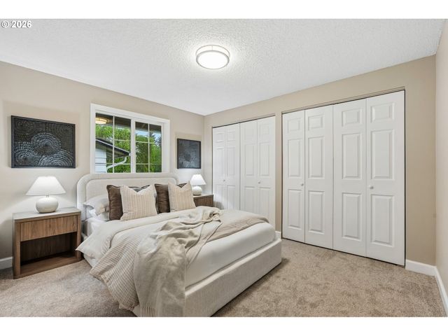 915 Se 205TH Dr, Gresham, OR 97030