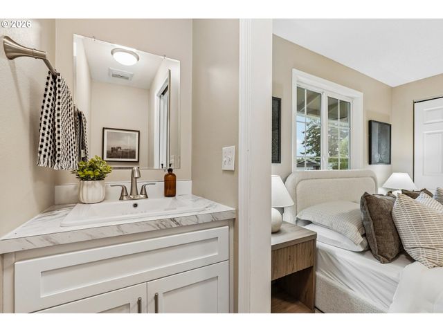 915 Se 205TH Dr, Gresham, OR 97030