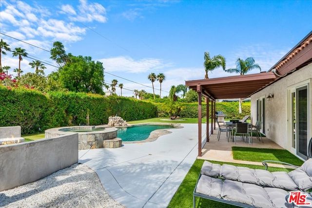2011 N San Antonio Road, Palm Springs, CA 92262