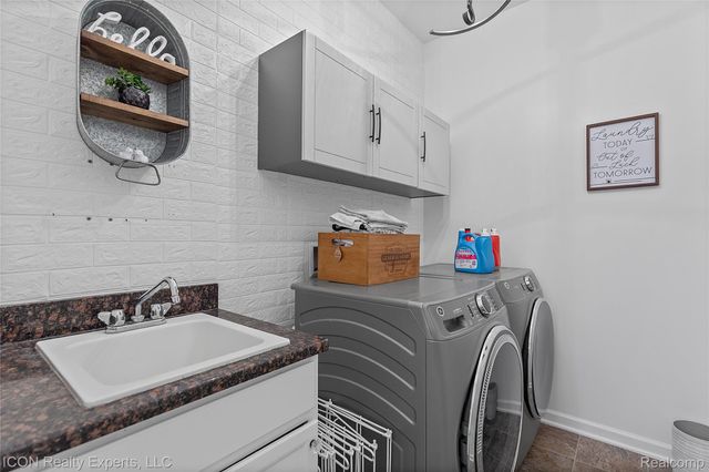 52527 Stafford Drive, Macomb Township, MI 48042