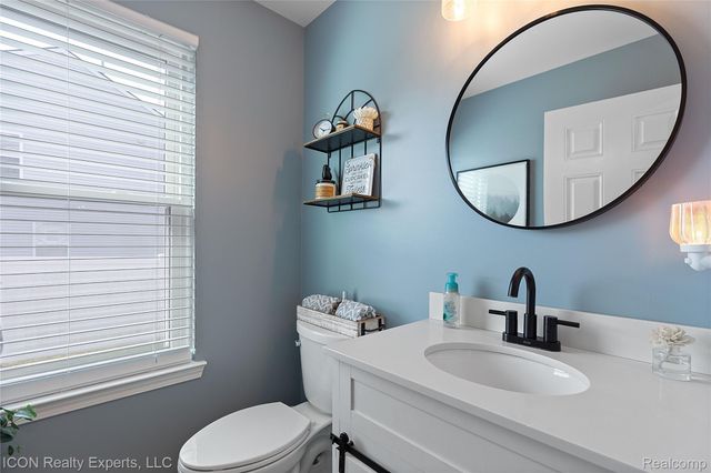 52527 Stafford Drive, Macomb Township, MI 48042