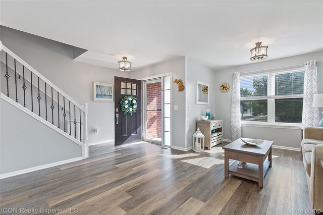 52527 Stafford Drive, Macomb Township, MI 48042