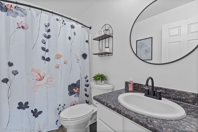 52527 Stafford Drive, Macomb Township, MI 48042