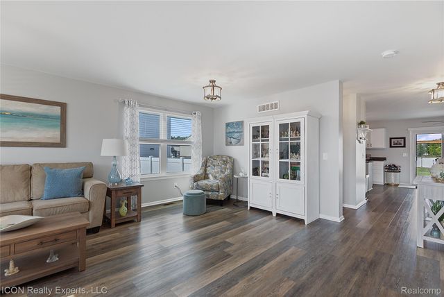 52527 Stafford Drive, Macomb Township, MI 48042