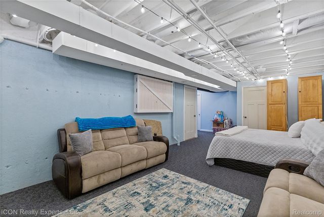 52527 Stafford Drive, Macomb Township, MI 48042