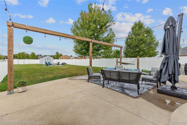 52527 Stafford Drive, Macomb Township, MI 48042