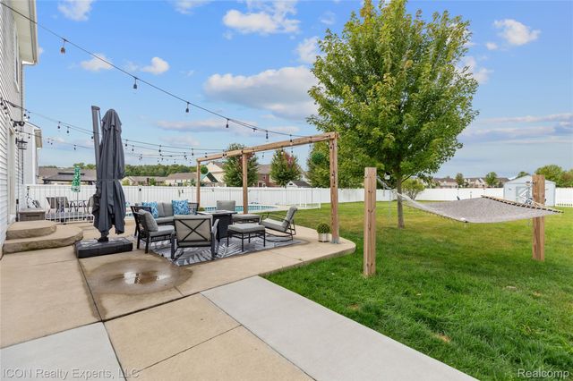 52527 Stafford Drive, Macomb Township, MI 48042