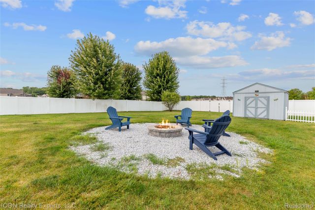 52527 Stafford Drive, Macomb Township, MI 48042