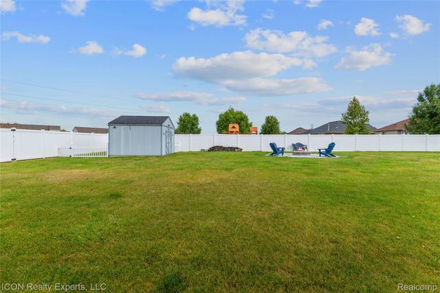 52527 Stafford Drive, Macomb Township, MI 48042