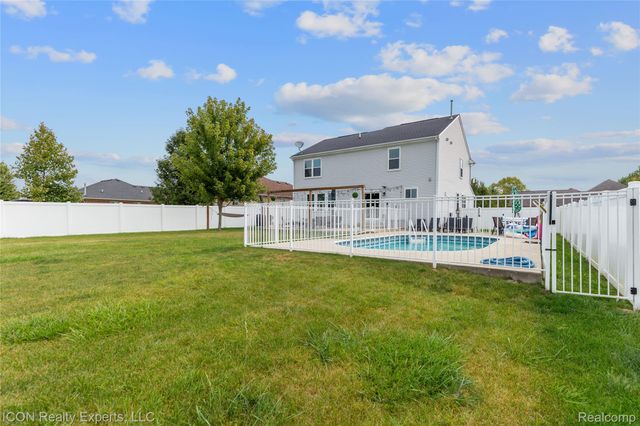 52527 Stafford Drive, Macomb Township, MI 48042