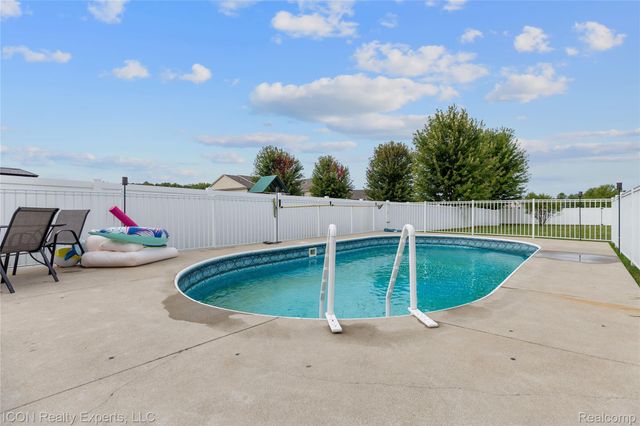 52527 Stafford Drive, Macomb Township, MI 48042